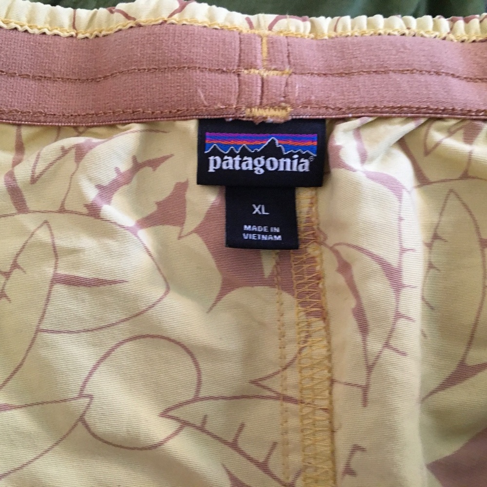 Patagonia Yellow & Brown Floral Casual Board Performance Active Shorts XL